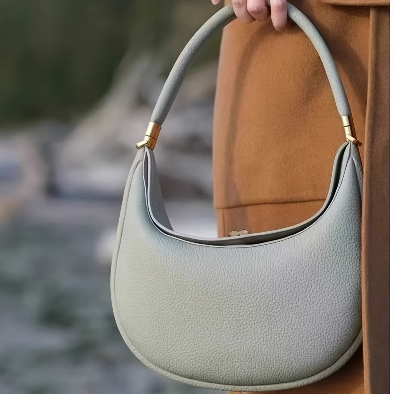 Stylish New Medium Crescent Handbag with Premium Feel, Suitable for All Four Seasons