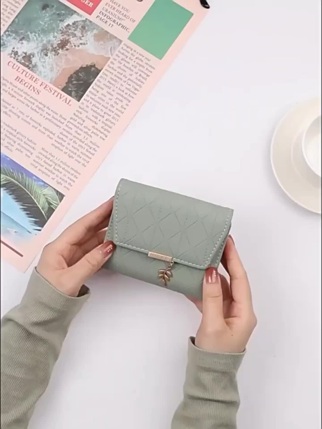 Compact Chic Argyle Trifold Wallet - Casual Snap-Closure with Coin Pocket, Durable Credit Card Holder