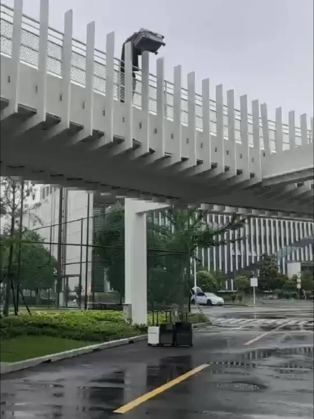 Compact Carry-on 20-inch Compact Lightweight Carry-on Suitcase | Built-in Cup Holder and Retractable Handle